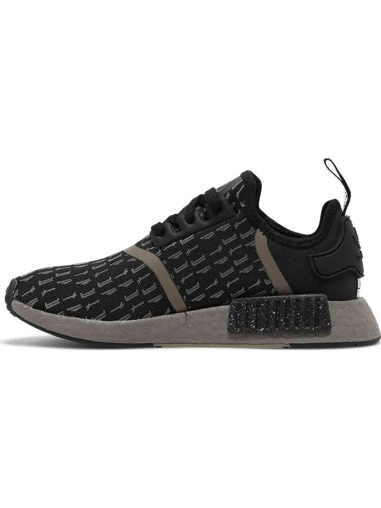 Кроссовки Adidas Star Wars x NMD_R1 'Mandolarian' — изображение 3 из 8, черный