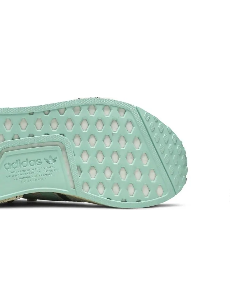 Кроссовки Adidas Star Wars x Wmns NMD_R1 'The Child - Find Your Way' — изображение 5 из 8, загар