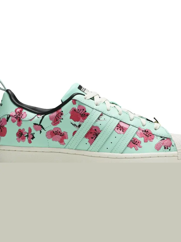 Кроссовки Adidas Arizona x Superstar 'Green Tea With Ginseng And Honey' — изображение 2 из 8, зеленый
