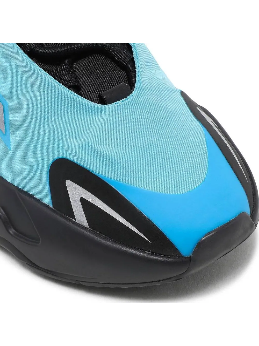 Кроссовки Yeezy Boost 700 MNVN Bright Cyan — изображение 8 из 10, синий
