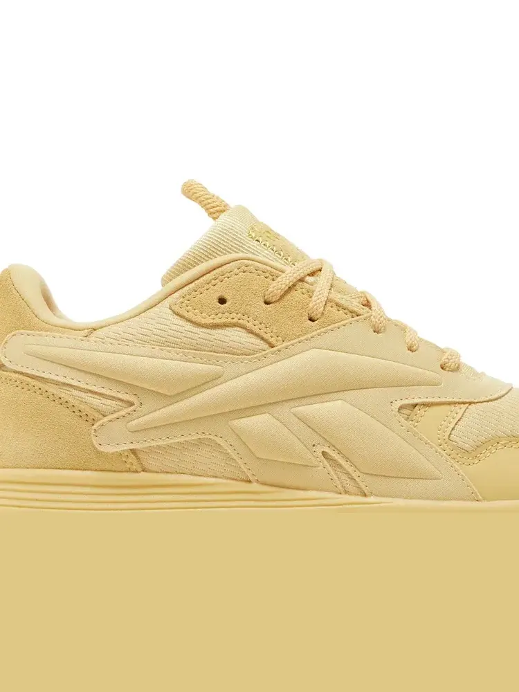 Кроссовки cardi b x classic leather v2 big kid 'weathered yellow' Reebok — изображение 2 из 8, желтый