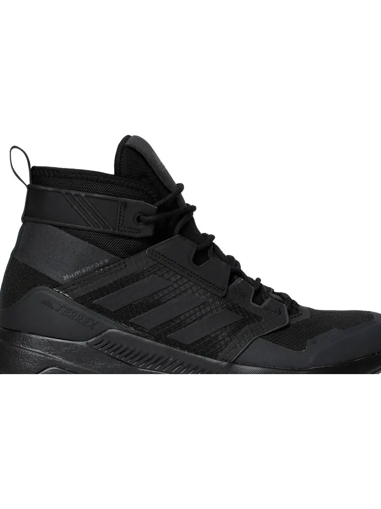 Кроссовки Adidas Pharrell x Terrex Trailmaker Mid GTX 'Triple Black' — изображение 2 из 8, черный