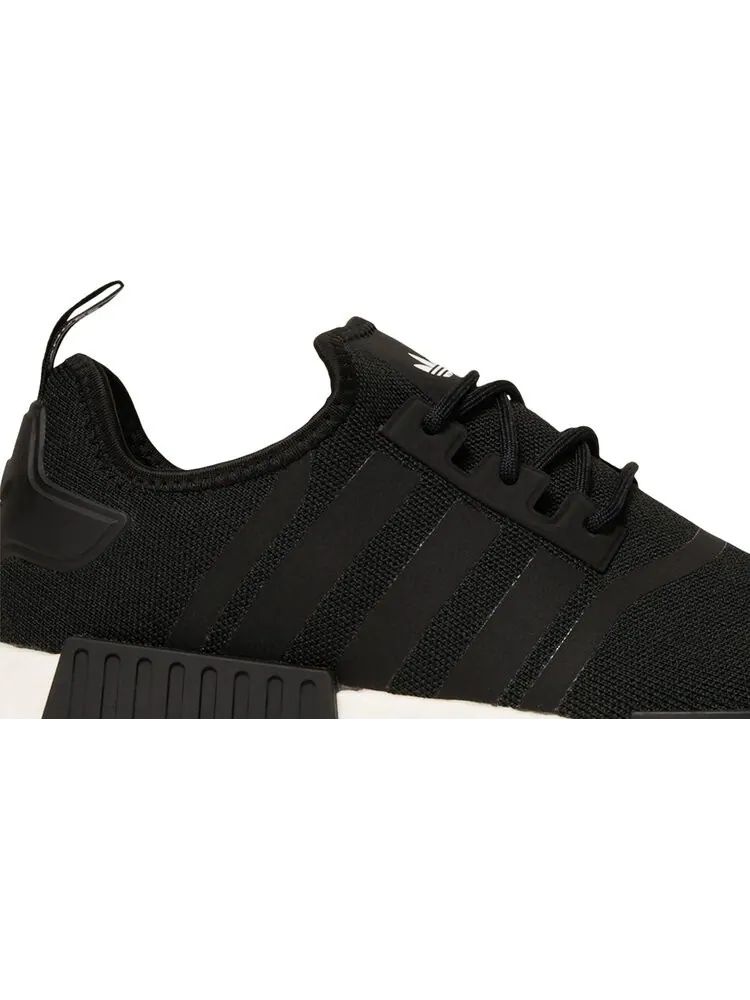 Кроссовки Adidas NMD_R1 Primeblue 'Black Gum' — изображение 2 из 8, черный