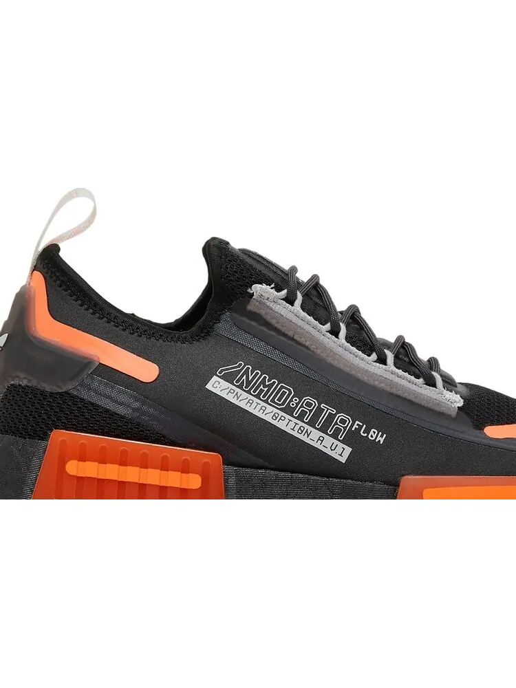 Кроссовки Adidas NMD_R1 Spectoo 'Black Team Solar Orange' — изображение 2 из 8, черный