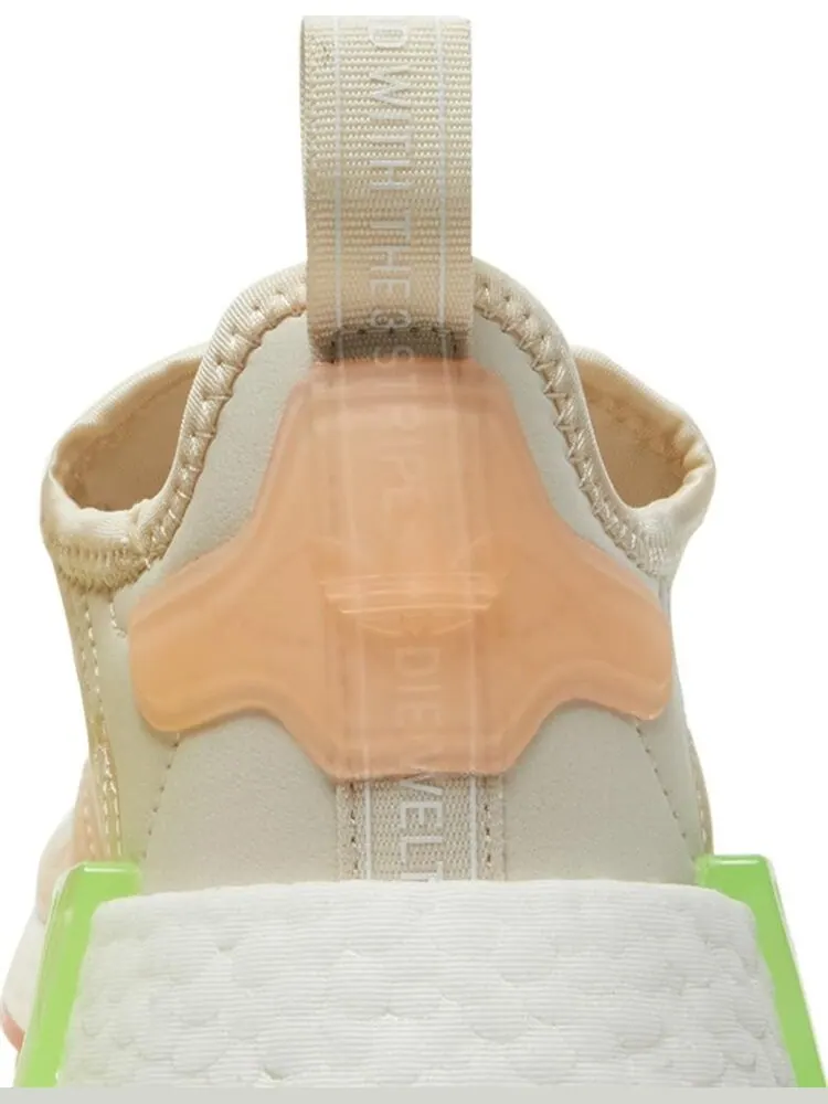 Кроссовки Adidas Wmns NMD_R1 'Wonder White Signal Green' — изображение 7 из 8, бежевый
