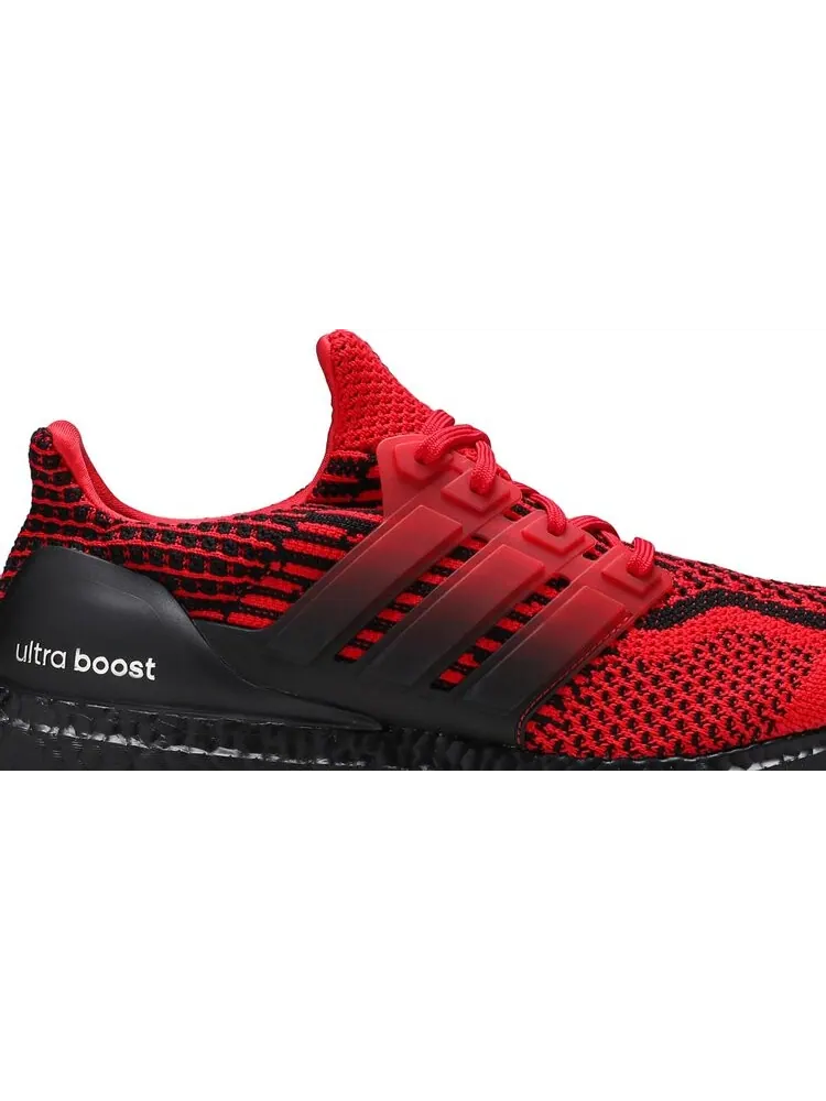 Кроссовки Adidas UltraBoost 5.0 DNA 'Scarlet Black' — изображение 2 из 8, красный