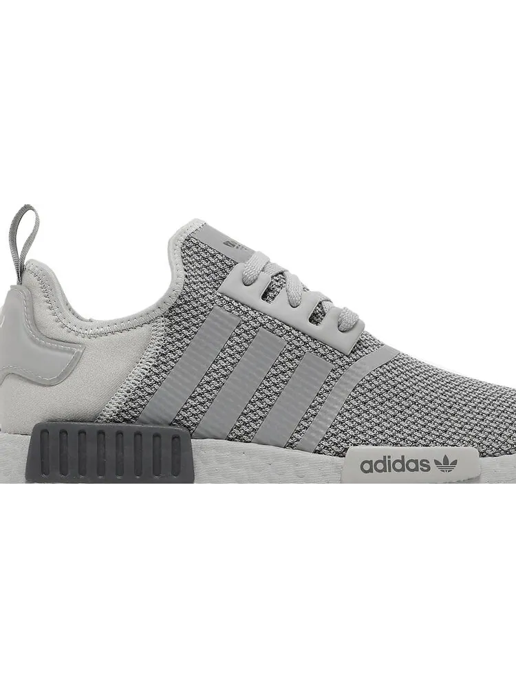 Кроссовки Adidas NMD_R1 'Solid Grey' — изображение 2 из 8, серый