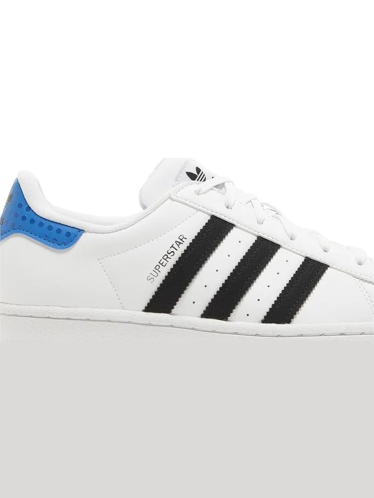 Кроссовки Adidas LEGO x Superstar J — изображение 2 из 8, белый