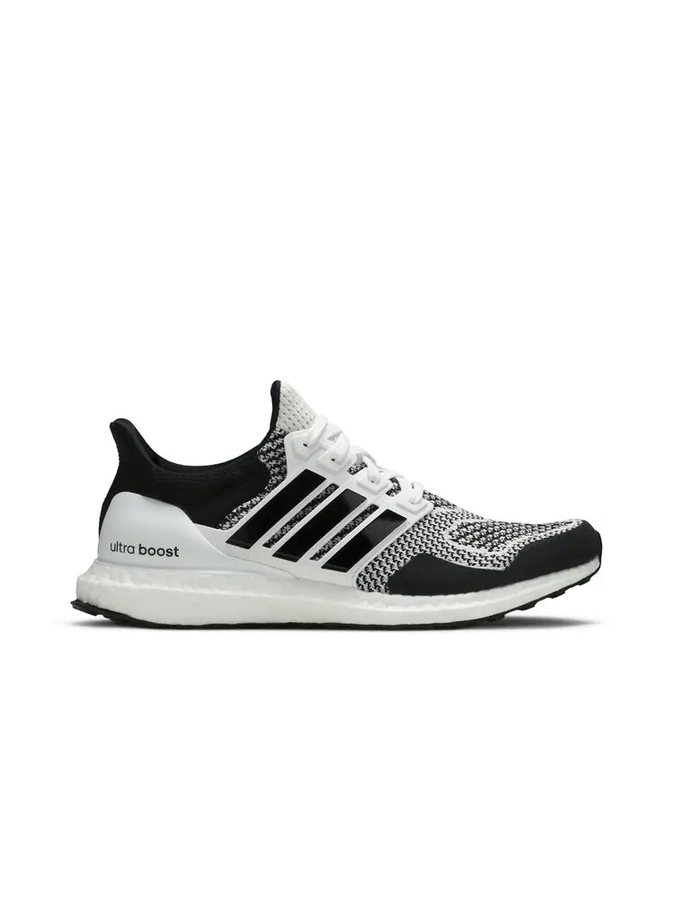 Кроссовки Adidas UltraBoost 1.0 DNA — изображение 1 из 4, белый