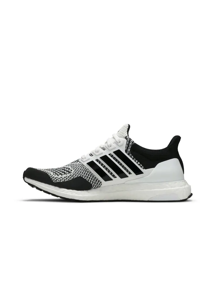Кроссовки Adidas UltraBoost 1.0 DNA — изображение 3 из 4, белый