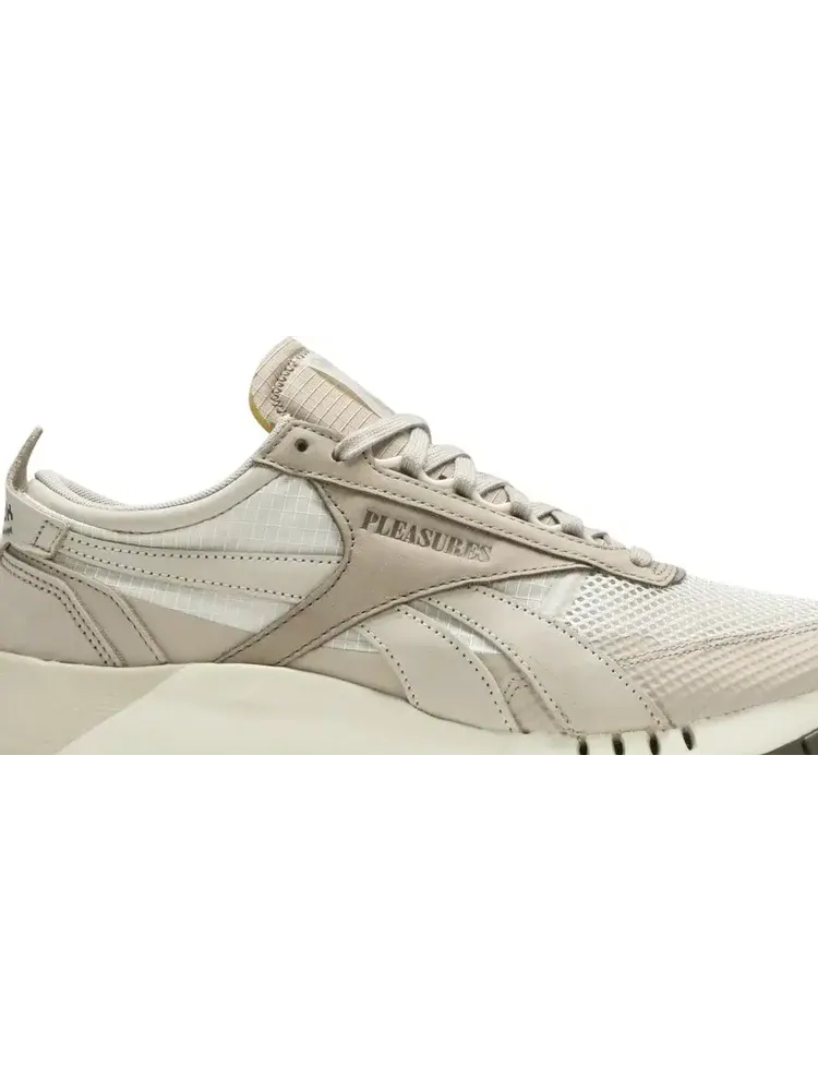 Кроссовки pleasures x classic leather legacy 'california desert' Reebok — изображение 2 из 8, загар