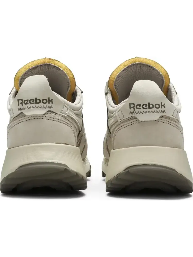 Кроссовки pleasures x classic leather legacy 'california desert' Reebok — изображение 6 из 8, загар