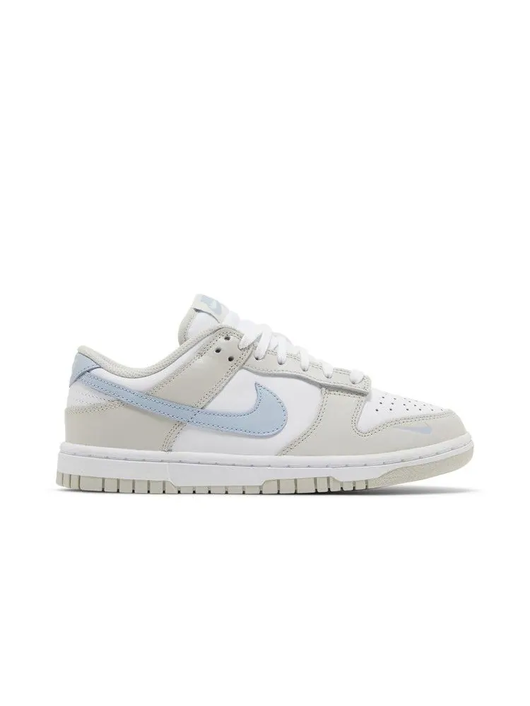 Кроссовки Nike Wmns Dunk Low 'Light Bone Armory Blue' — изображение 2 из 9