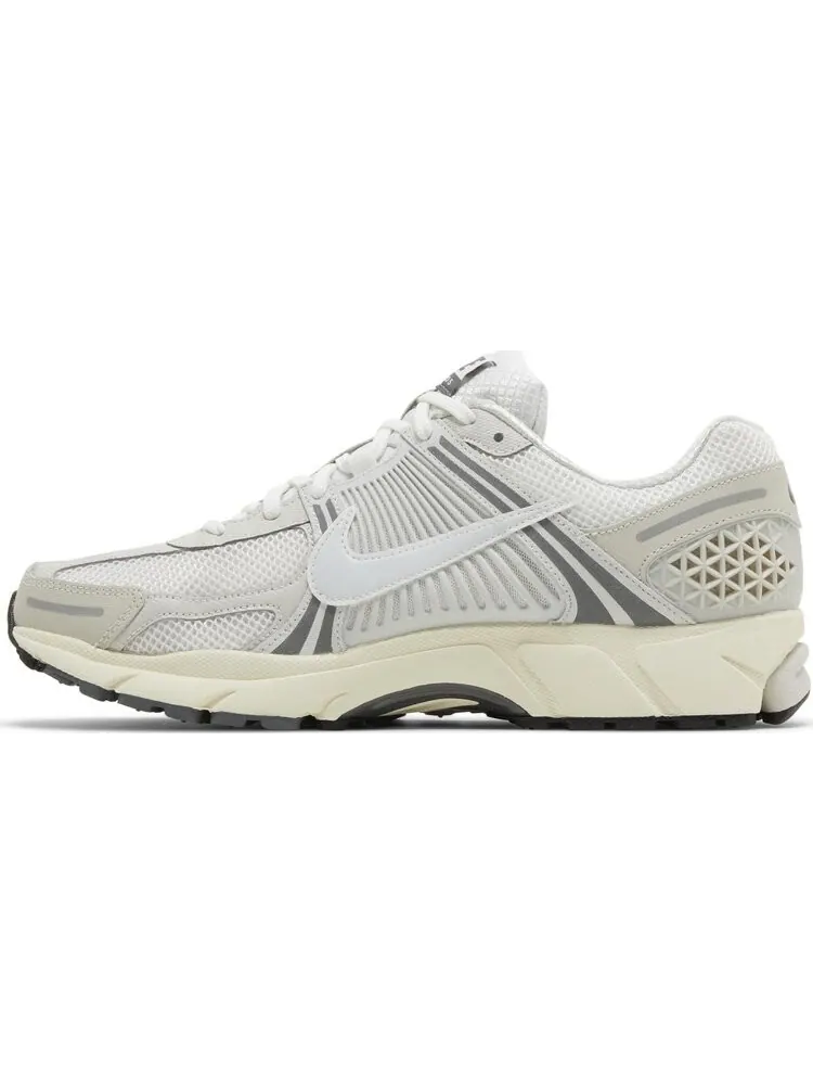 Кроссовки Air Zoom Vomero 5 'Platinum Tint' — изображение 3 из 4, белый