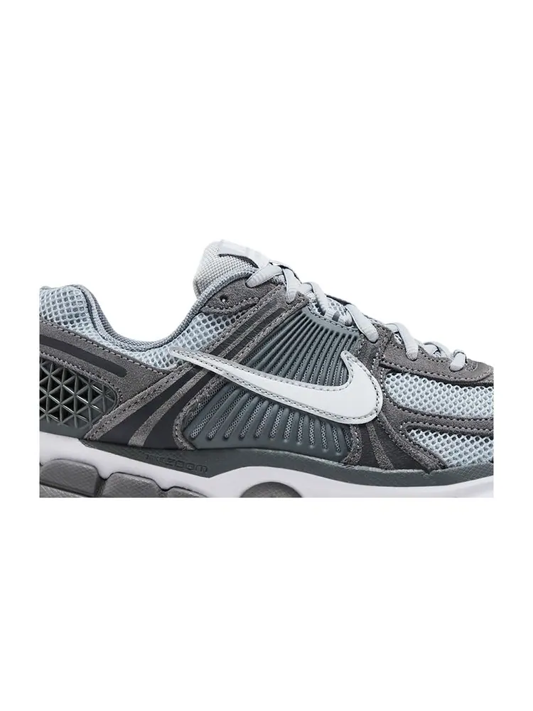 Кроссовки Air Zoom Vomero 5 'Cool Grey' — изображение 2 из 8, серый