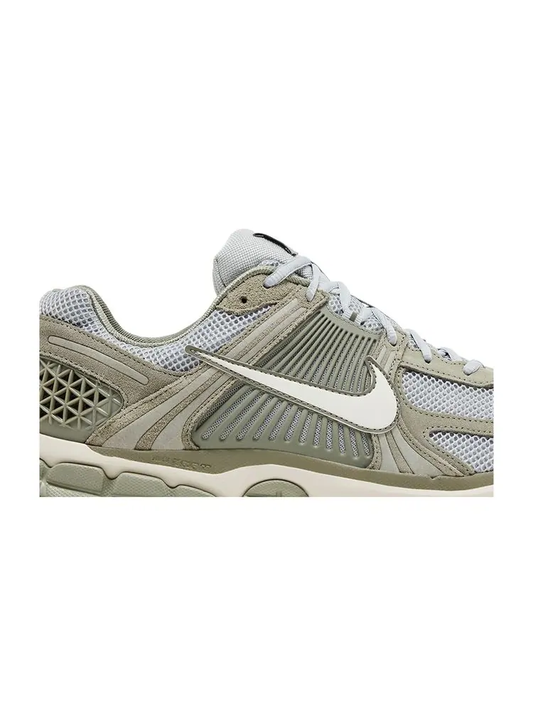 Кроссовки Air Zoom Vomero 5 'Dark Stucco' — изображение 2 из 8, штукатурный