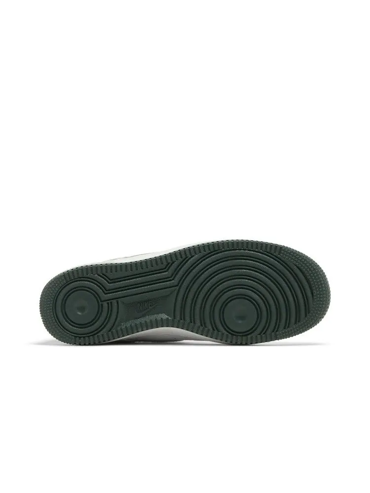 Кроссовки Nike Air Force 1 '07 LV8 'Vintage Green' — изображение 5 из 9, белый//винтажный зеленый
