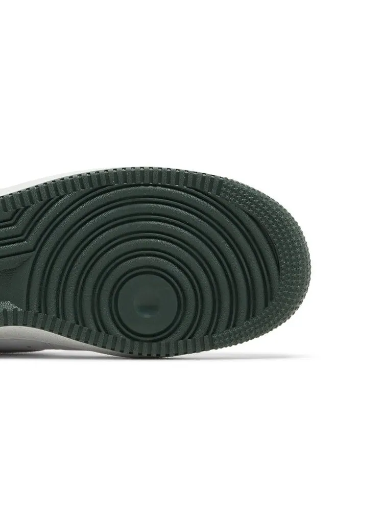 Кроссовки Nike Air Force 1 '07 LV8 'Vintage Green' — изображение 6 из 9, белый//винтажный зеленый