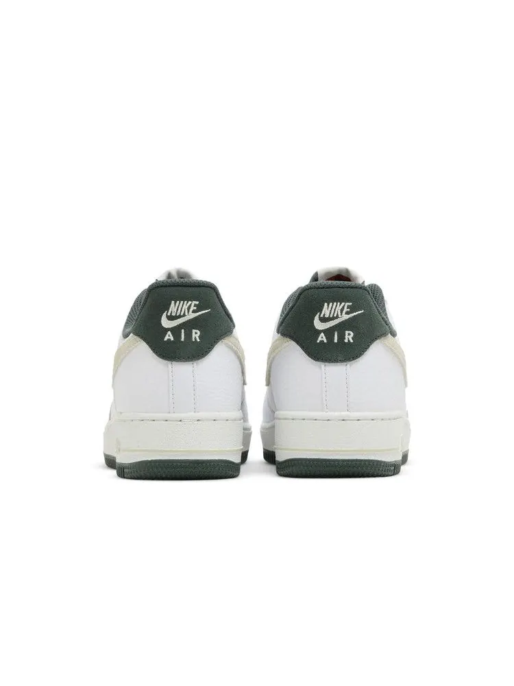 Кроссовки Nike Air Force 1 '07 LV8 'Vintage Green' — изображение 7 из 9, белый//винтажный зеленый