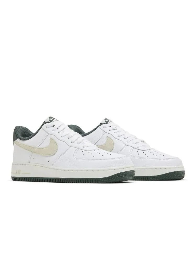 Кроссовки Nike Air Force 1 '07 LV8 'Vintage Green' — изображение 9 из 9, белый//винтажный зеленый