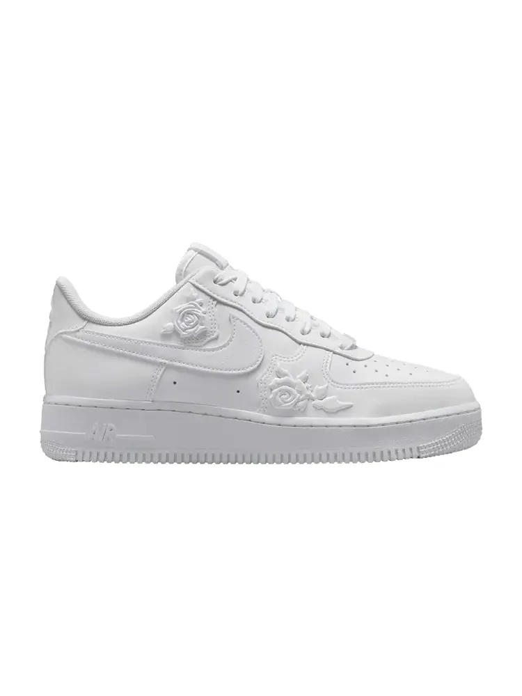 Кроссовки Nike Wmns Air Force 1 07White Roses — изображение 1 из 1, белый