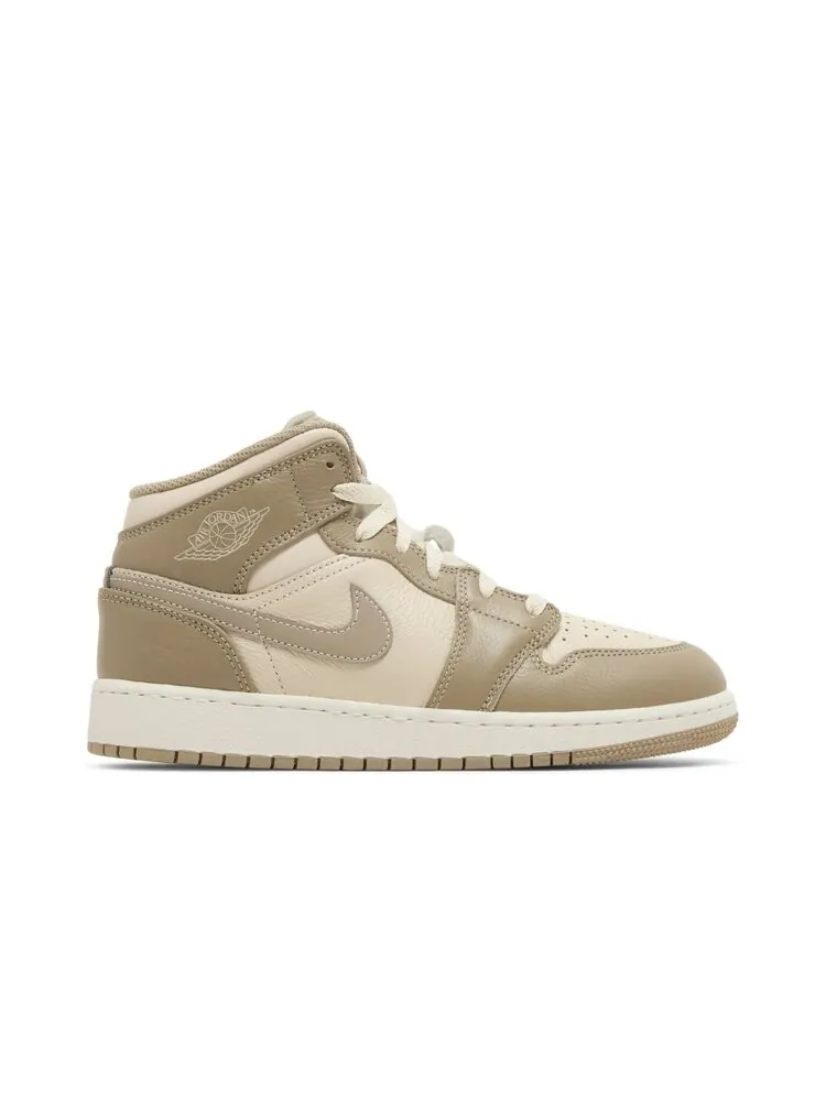 Кроссовки Air Jordan Retro 1 Mid GS — изображение 1 из 4, коричневый