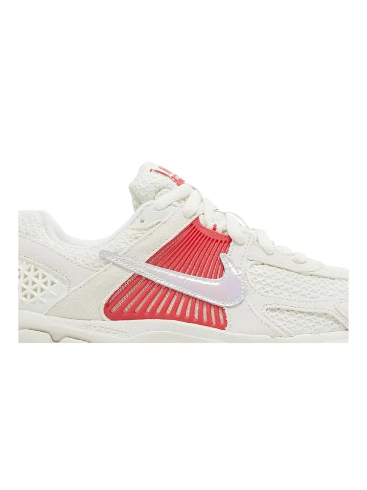 Кроссовки Wmns Air Zoom Vomero 5 'Sail Siren Red' — изображение 2 из 8, красный
