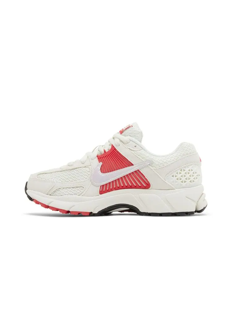 Кроссовки Wmns Air Zoom Vomero 5 'Sail Siren Red' — изображение 3 из 8, красный