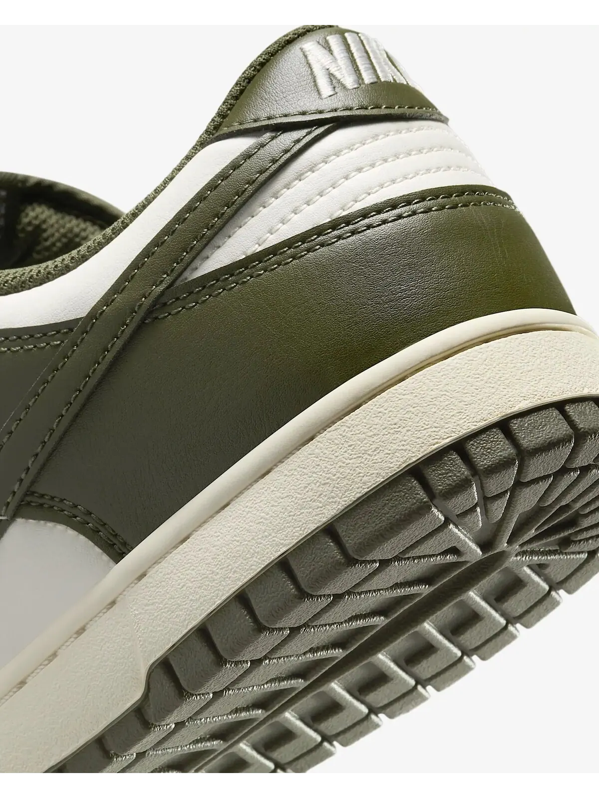 Кроссовки Nike Dunk Low Retro — изображение 8 из 8, зеленый хаки/кремовый
