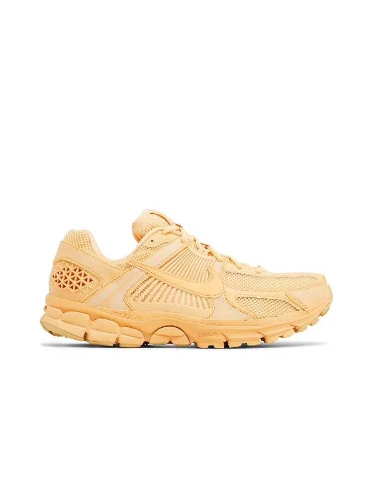 Кроссовки Air Zoom Vomero 5 'Celestial Gold' — изображение 1 из 8, золотистый