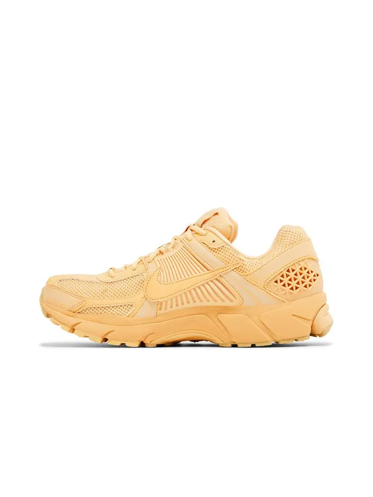 Кроссовки Air Zoom Vomero 5 'Celestial Gold' — изображение 3 из 8, золотистый