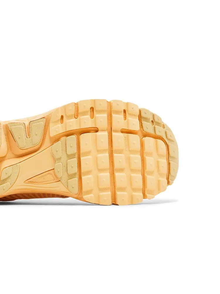 Кроссовки Air Zoom Vomero 5 'Celestial Gold' — изображение 5 из 8, золотистый