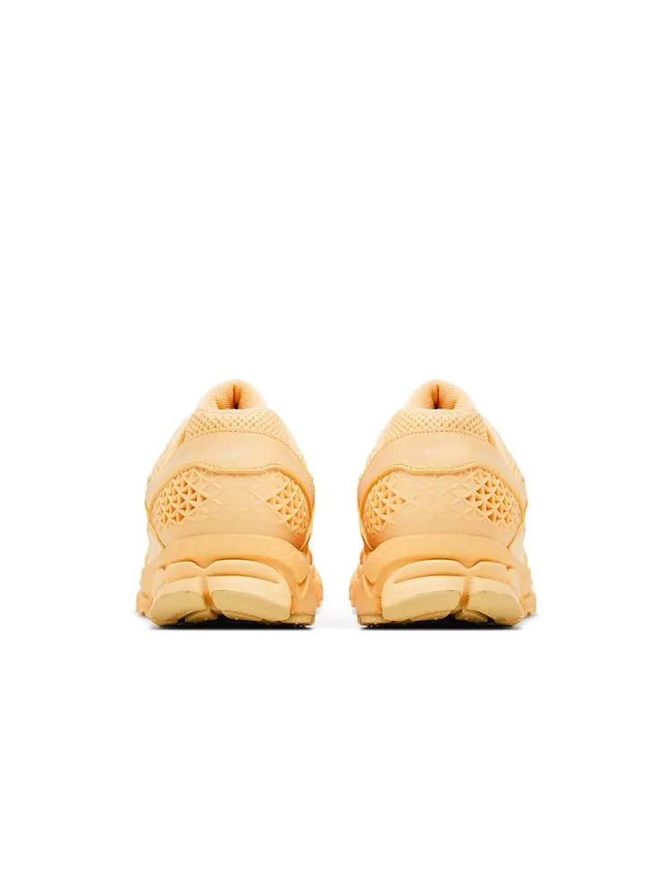 Кроссовки Air Zoom Vomero 5 'Celestial Gold' — изображение 6 из 8, золотистый