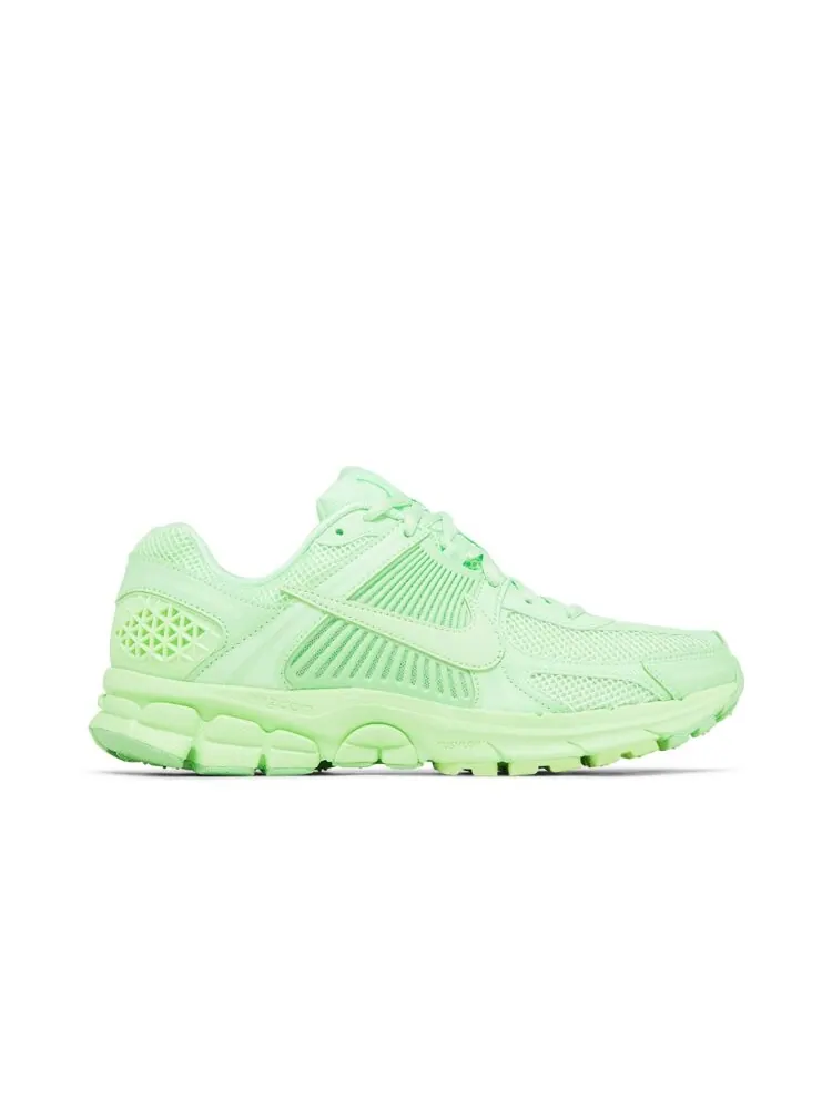 Кроссовки Nike Air Zoom Vomero 5: Зеленый Стиль и Технологии для Бега — изображение 1 из 4