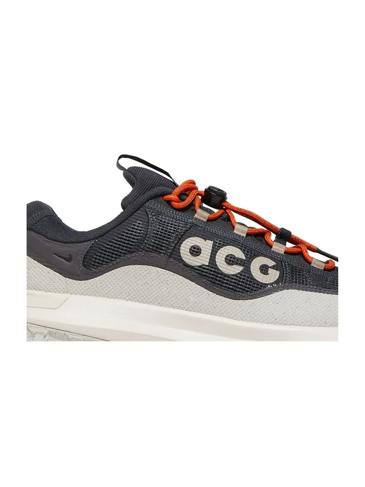Кроссовки ACG Mountain Fly 2 Low GORE-TEX 'Dark Smoke Grey' — изображение 2 из 8, темный серый