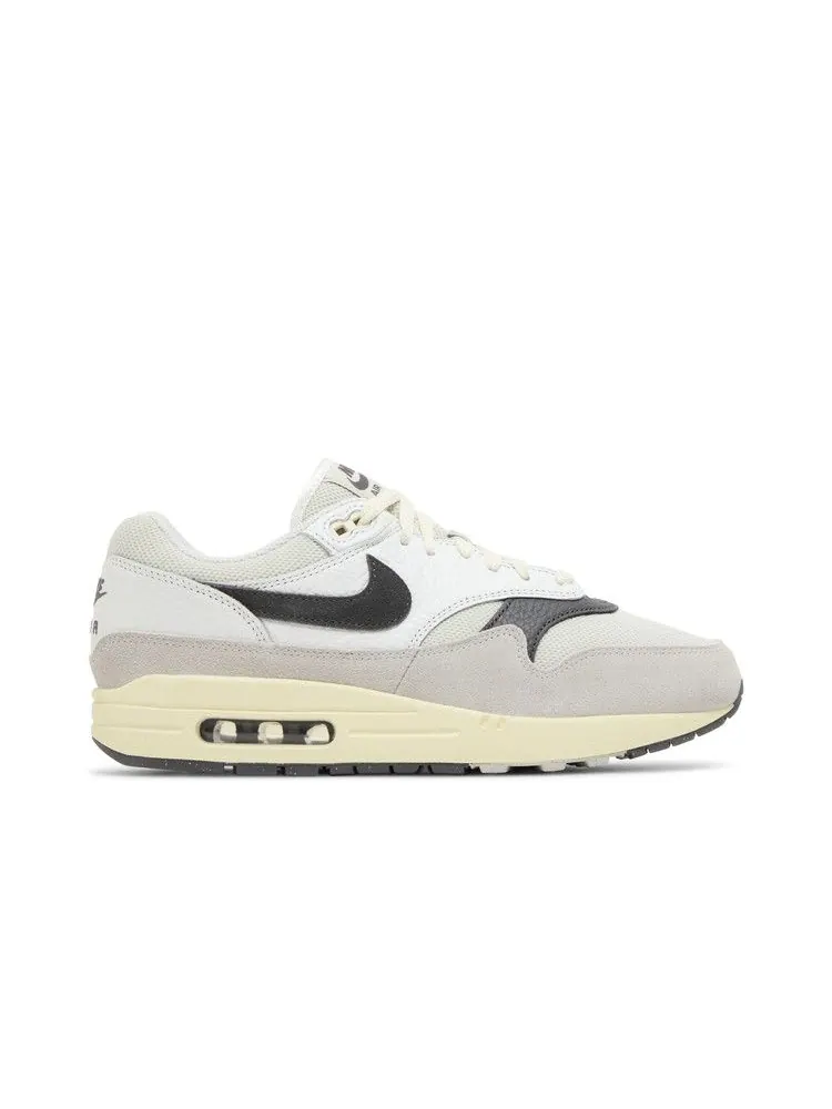 Кроссовки Nike Air Max 1 'Light Bone Iron Grey' — изображение 2 из 9, светлый/серый///белый