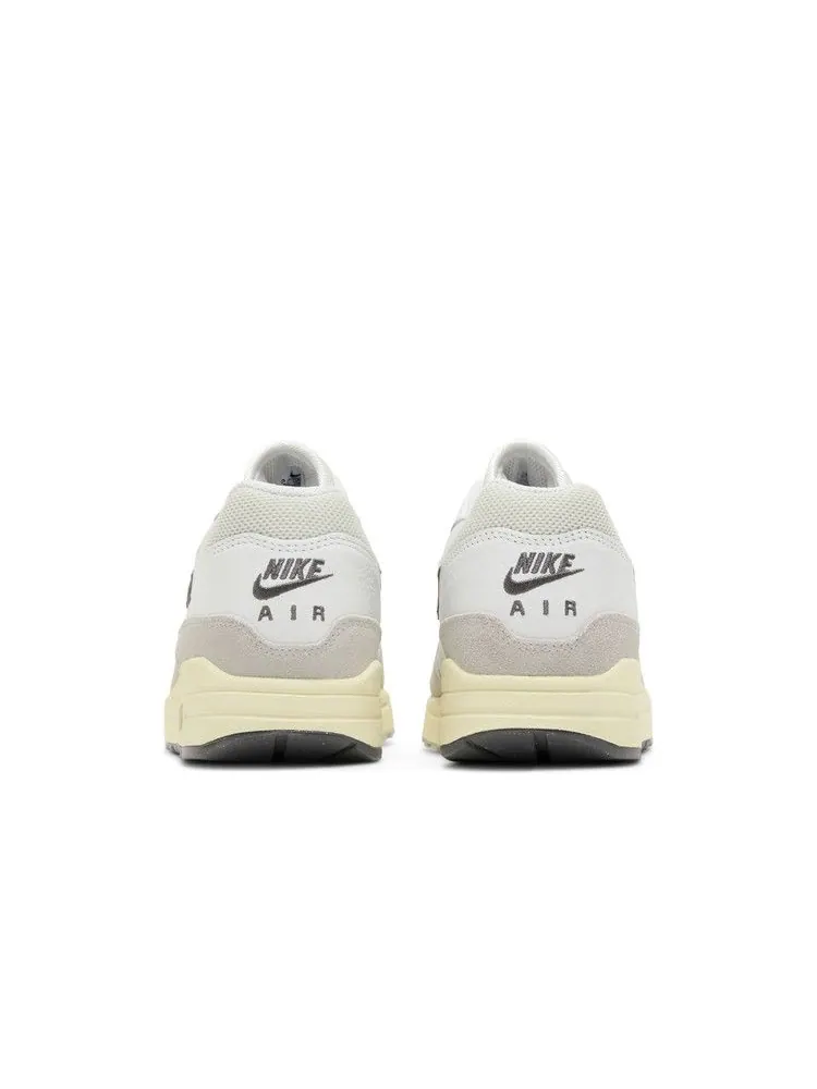 Кроссовки Nike Air Max 1 'Light Bone Iron Grey' — изображение 7 из 9, светлый/серый///белый