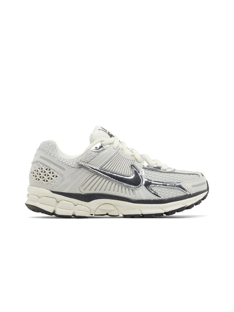 Кроссовки Air Zoom Vomero 5 'Chrome' — изображение 1 из 8, серебристый