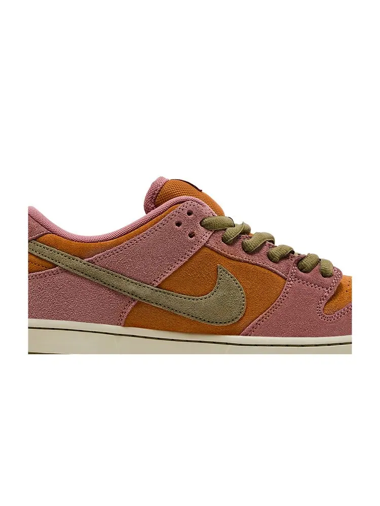 Кроссовки Dunk Low SB 'Red Stardust' — изображение 2 из 8, красный