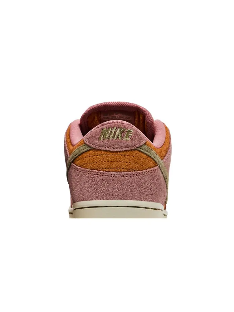 Кроссовки Dunk Low SB 'Red Stardust' — изображение 7 из 8, красный