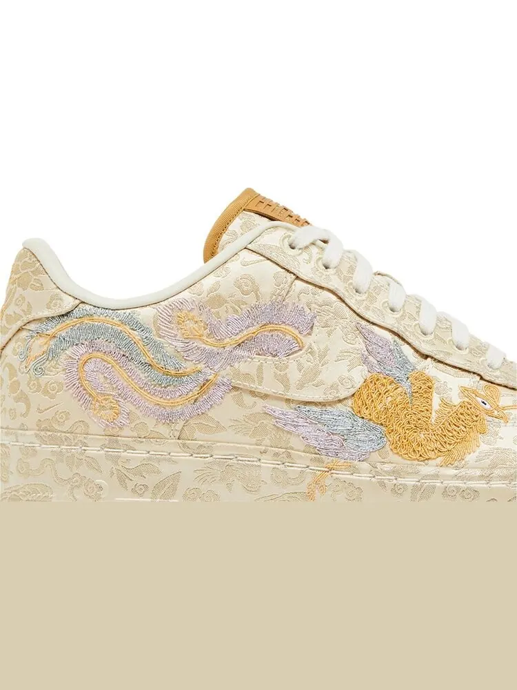 Кроссовки Air Force 1 Low '07 'Year of the Dragon' — изображение 2 из 4, золото