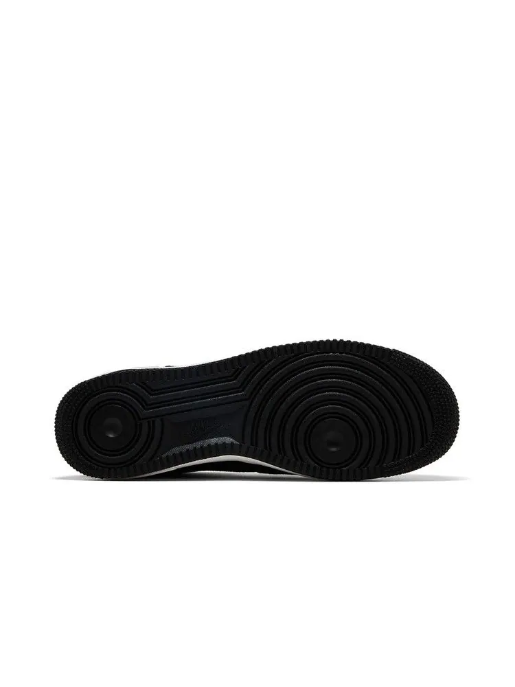 Кроссовки Nike Air Force 1 '07 LV8 'Embroidered Swoosh - Black Sail' — изображение 5 из 9, черный