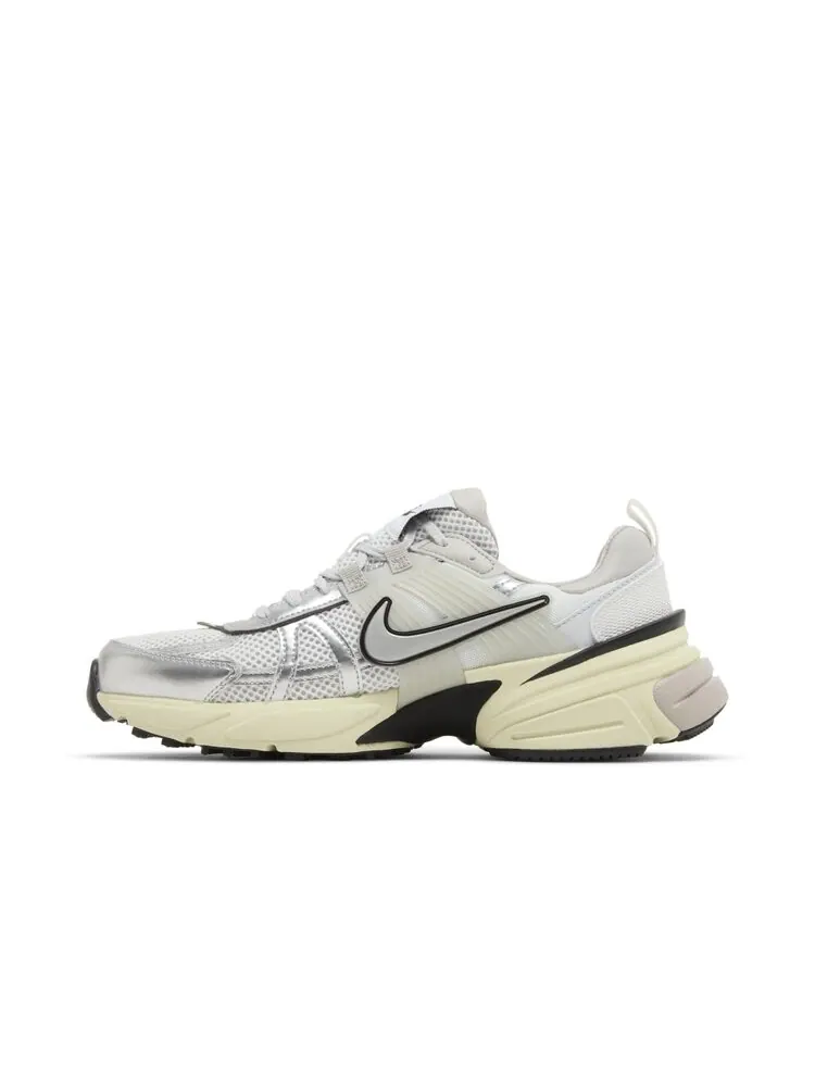 Кроссовки Nike V2K Run — изображение 3 из 4, серебряный