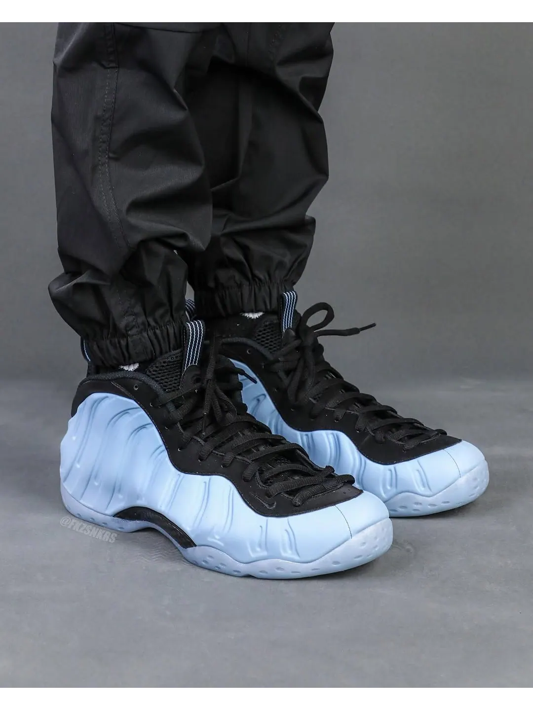 Кроссовки Nike Air Foamposite One 'Psychic Blue' — изображение 2 из 8, голубой/черный
