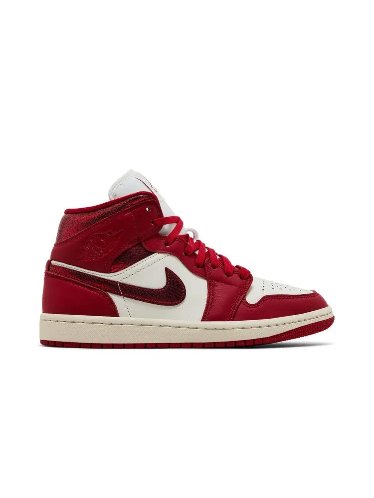 Кроссовки Air Jordan Wmns Air Jordan 1 Mid 'Valentine's Day 2025' — изображение 2 из 9, красный/белый