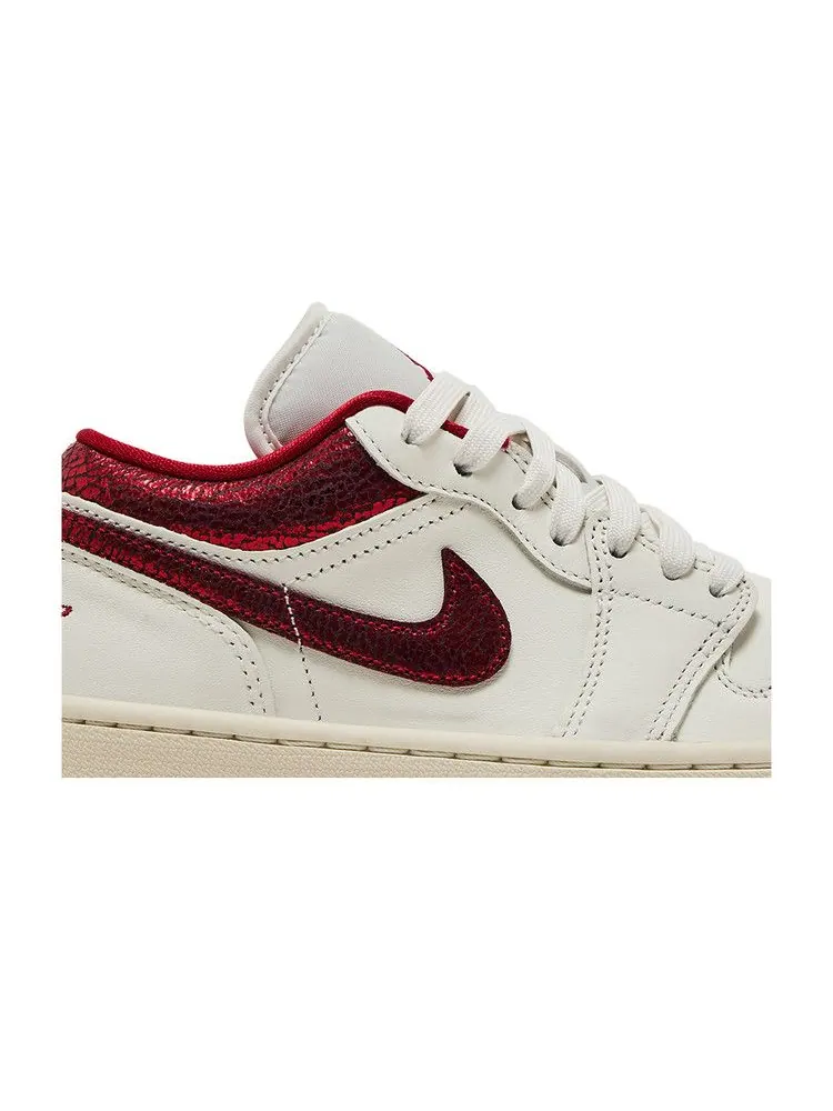 Кроссовки Air Jordan Wmns Air Jordan 1 Low 'Ruby' — изображение 3 из 9, красный/красный