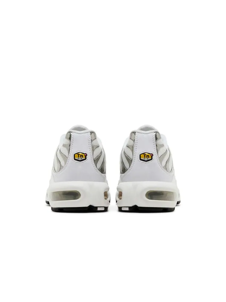 Кроссовки Nike Wmns Air Max Plus SE 'White Chrome Silver' — изображение 7 из 9