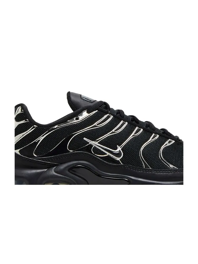 Кроссовки Nike Wmns Air Max Plus SE Black Chrome Silver — изображение 2 из 6, черный серебристый