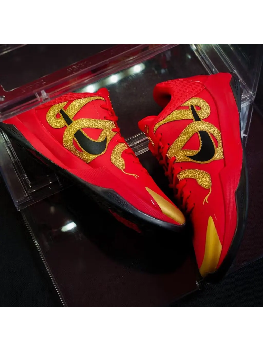 Баскетбольные кроссовки детские Nike Kobe V Protro "Year of the Mamba" — изображение 14 из 21, красные