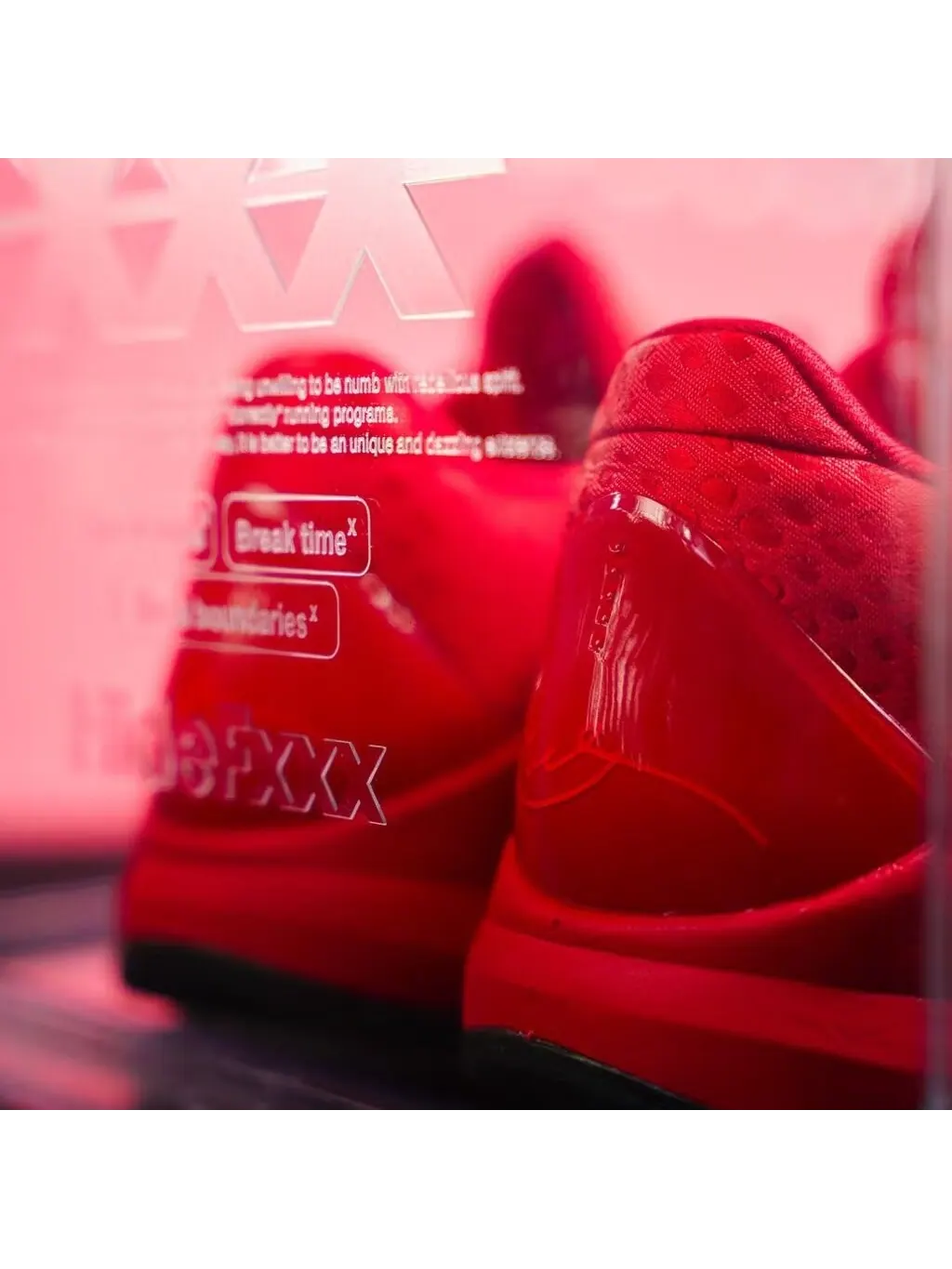 Баскетбольные кроссовки детские Nike Kobe V Protro "Year of the Mamba" — изображение 16 из 21, красные